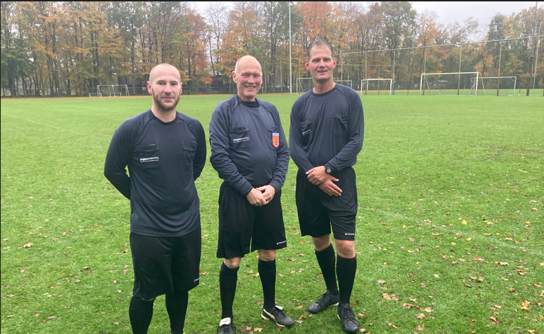 Foto: Scheidsrechters OWIOS in het nieuw