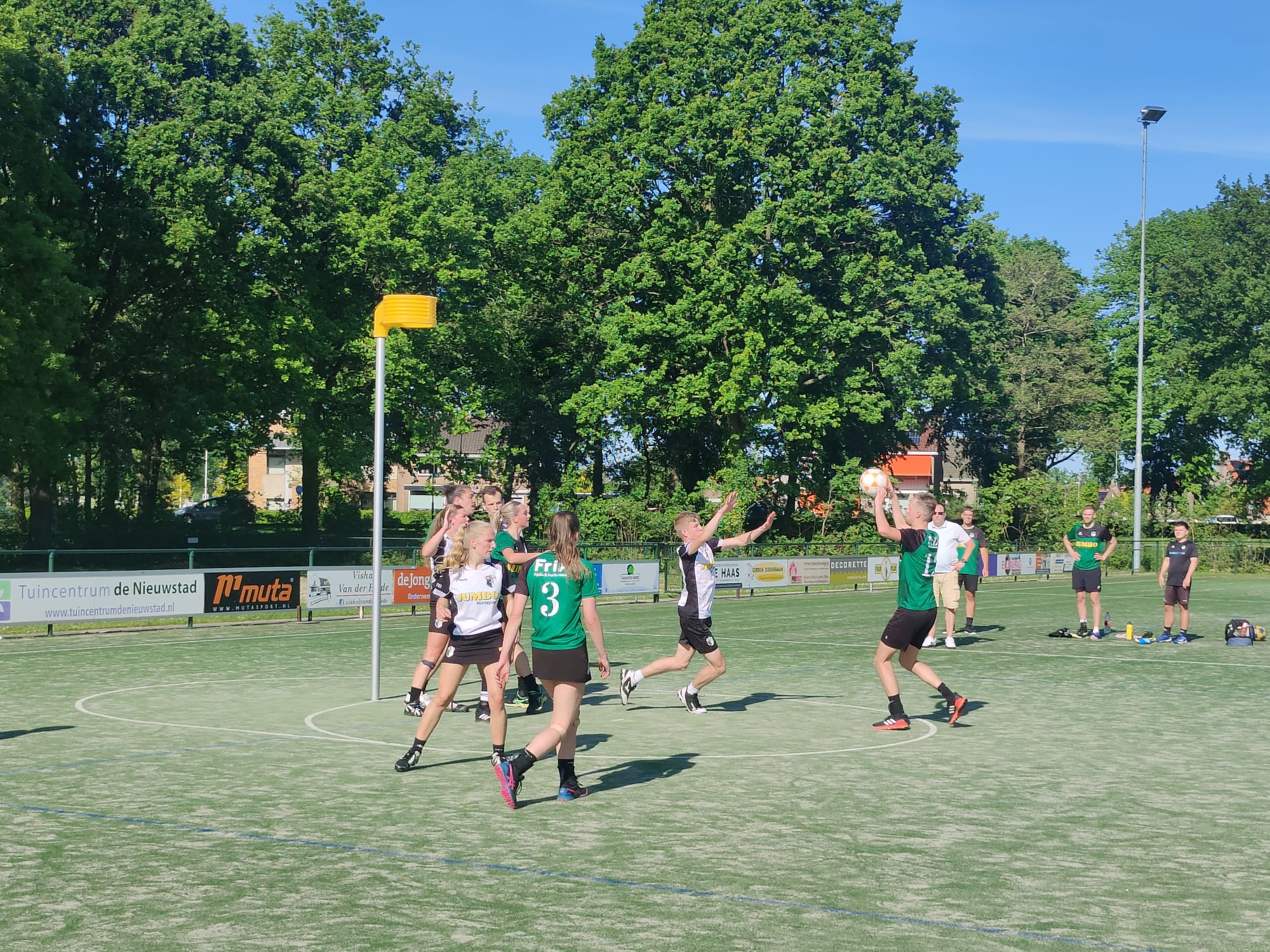 Foto: KV Elburg wint eerste derby van Hellas '63