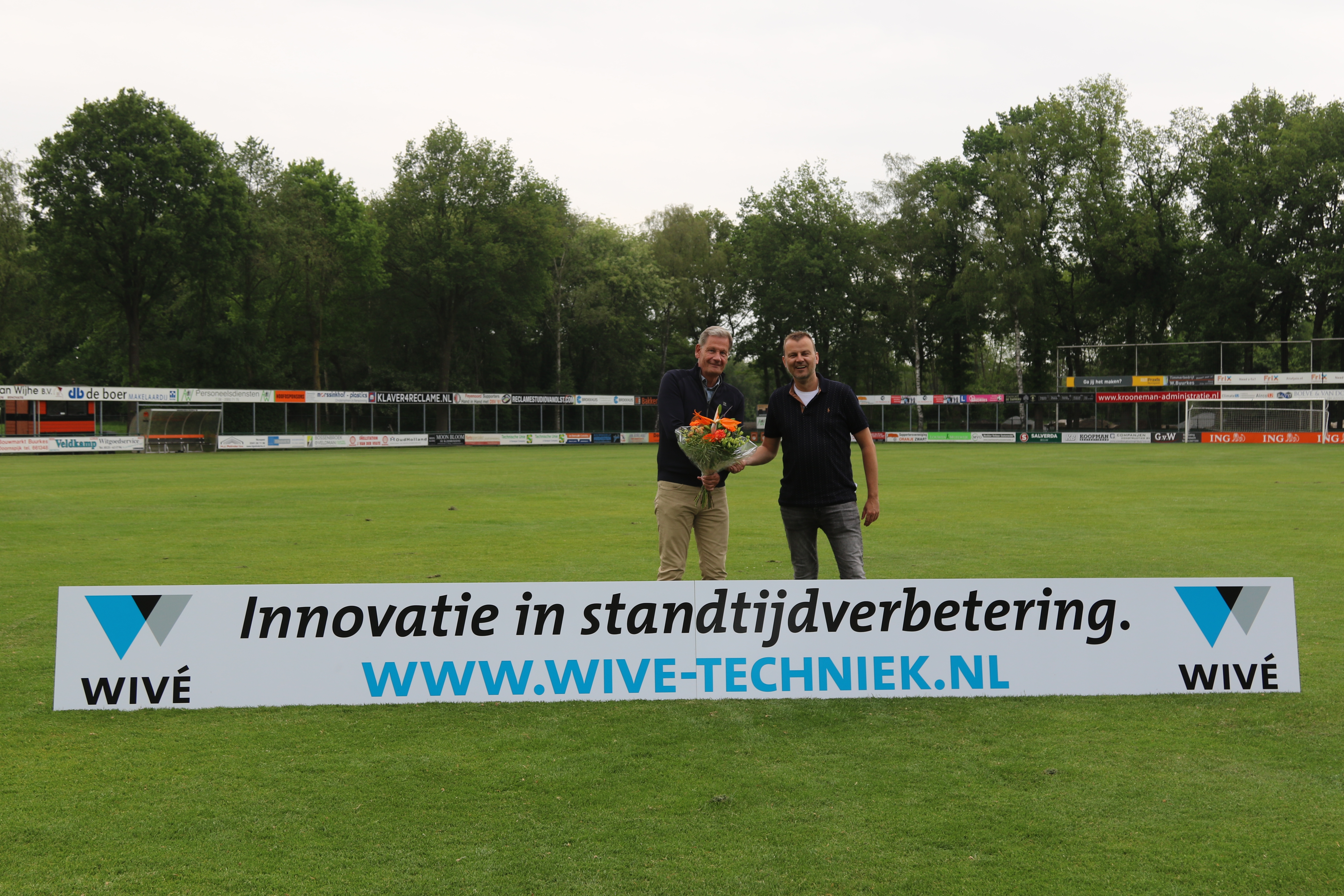 Foto: DSV’61 verwelkomt nieuwe bordsponsor Wivé-Techniek