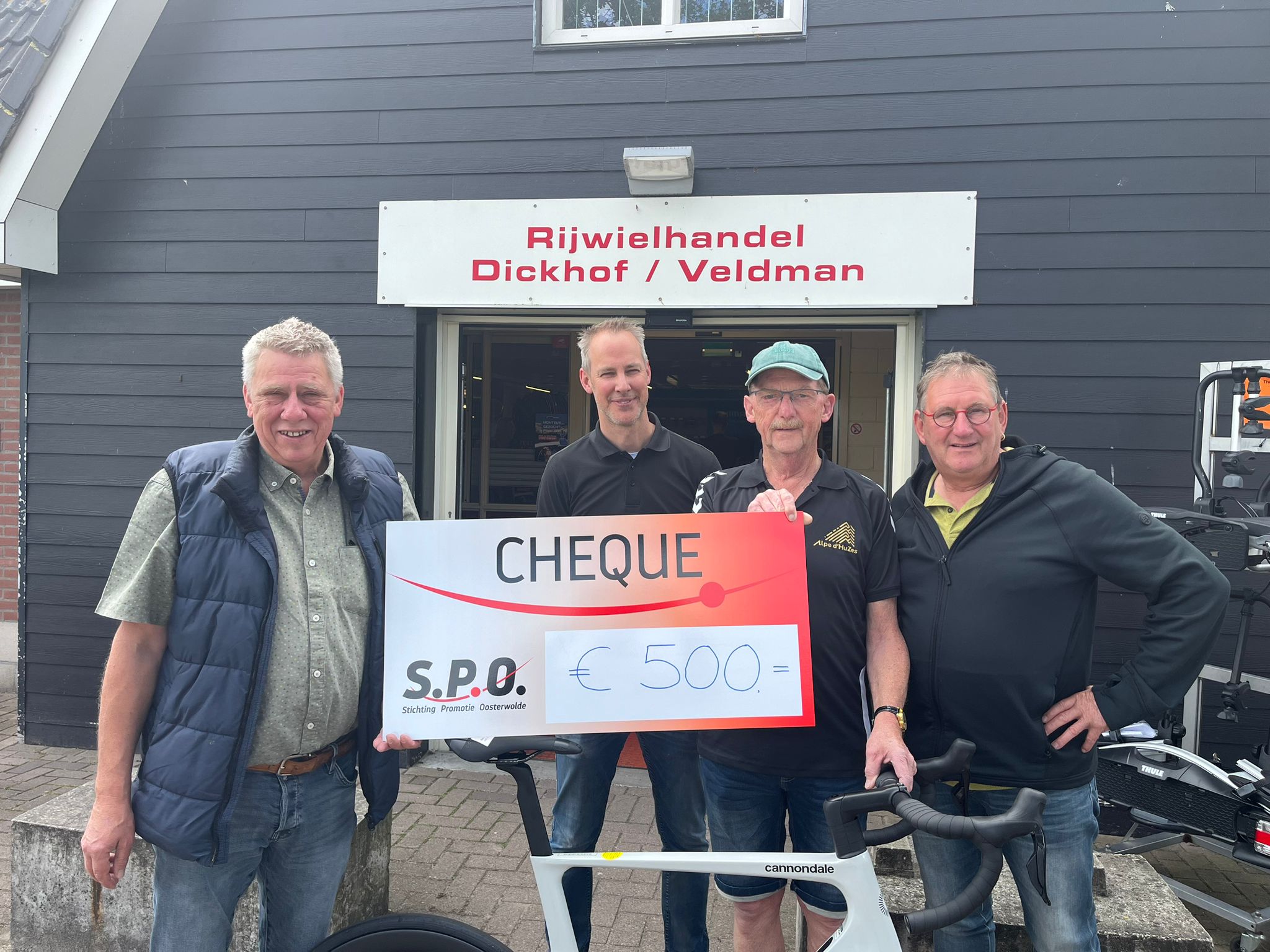 Foto: Stichting Promotie Oosterwolde steunt Team Diederik