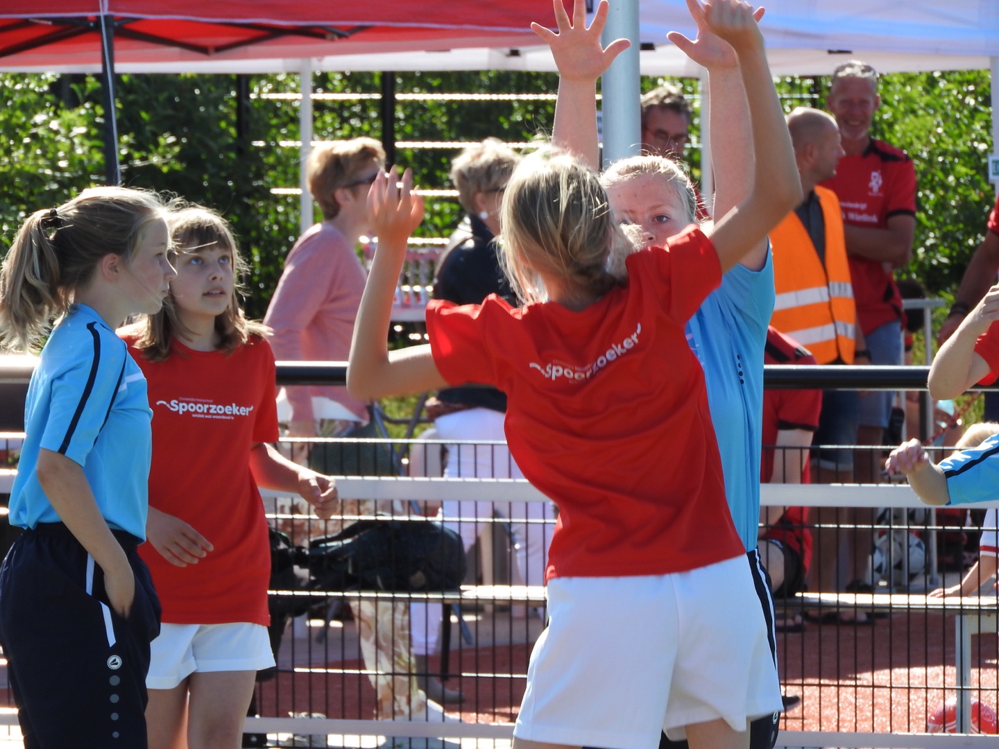 Foto: Rood Wit voorzitter Wim Jansen over het schoolkorfbaltoernooi 
