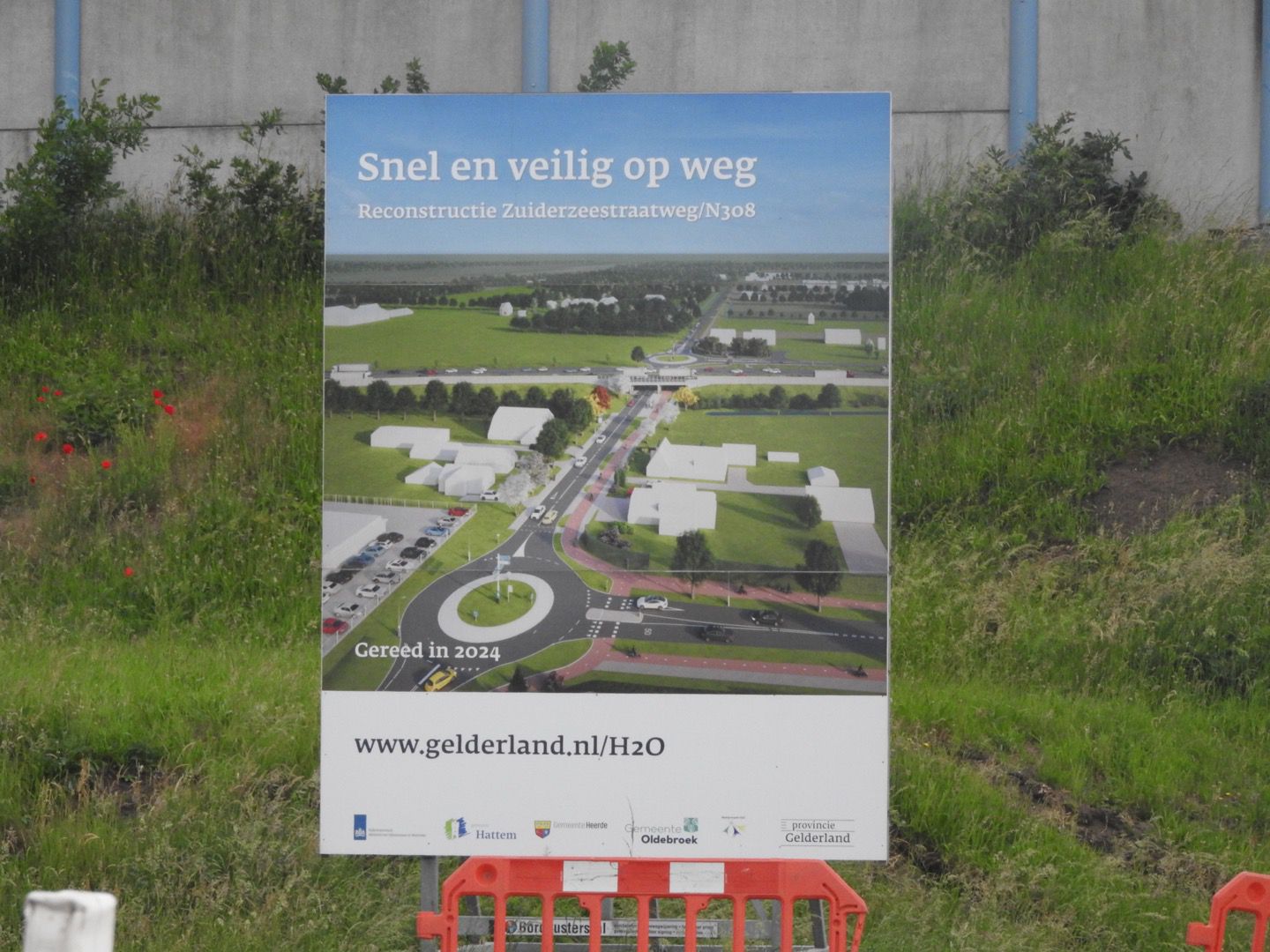 Foto: Wegwerkzaamheden op Zuiderzeestraatweg in Wezep