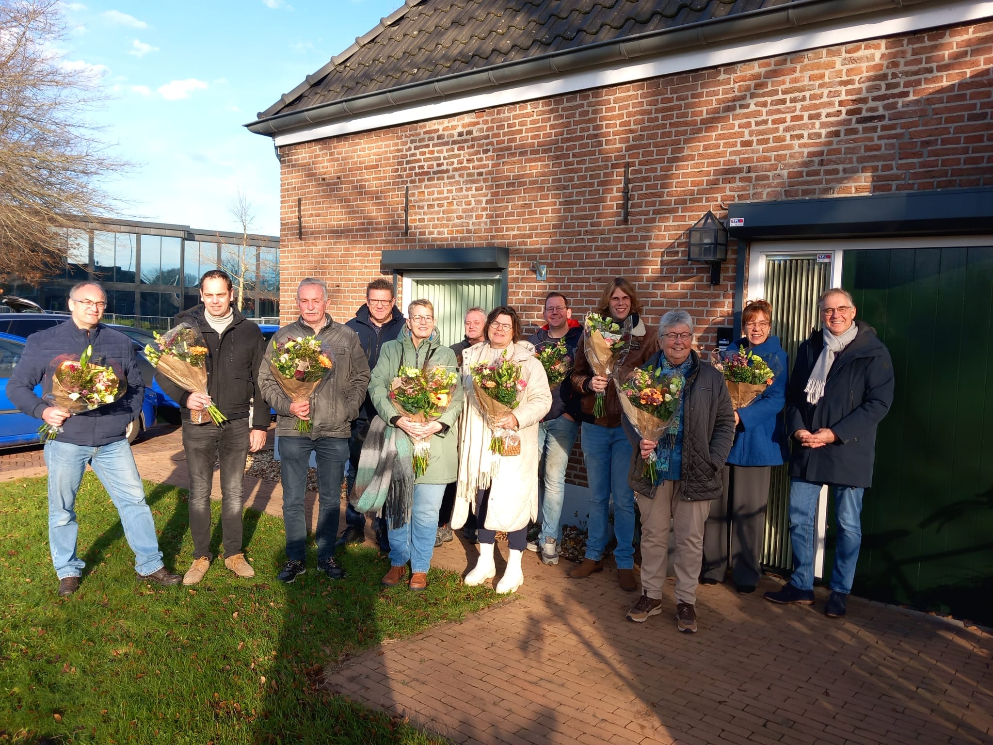 Foto: Een bloemetje voor Loco vrijwilligers