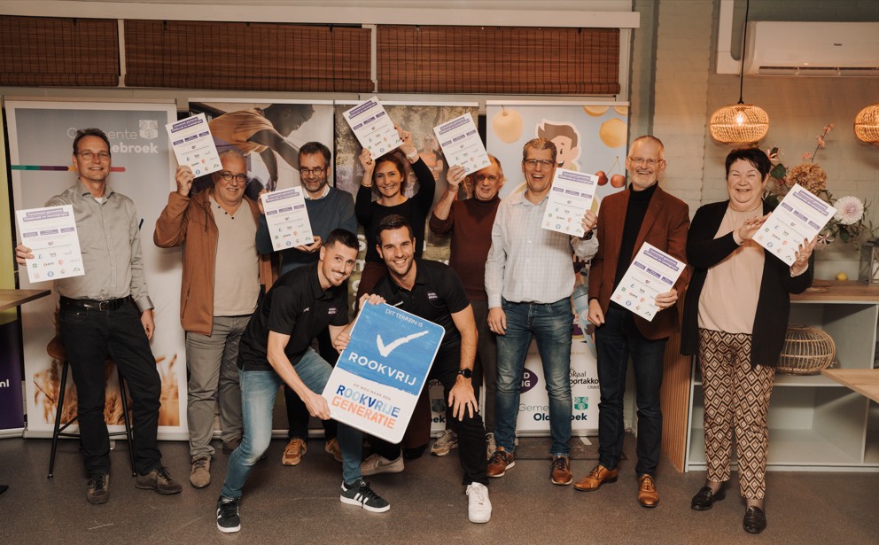 Foto: Sportverenigingen en gemeente Oldebroek sluiten convenant voor gezonde sportomgeving 