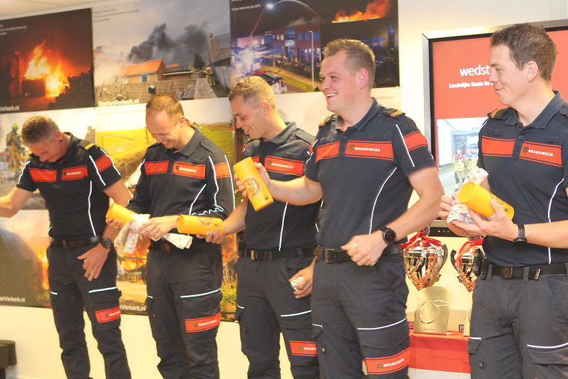 Foto: Diploma’s voor brandweerlieden Korps Wezep
