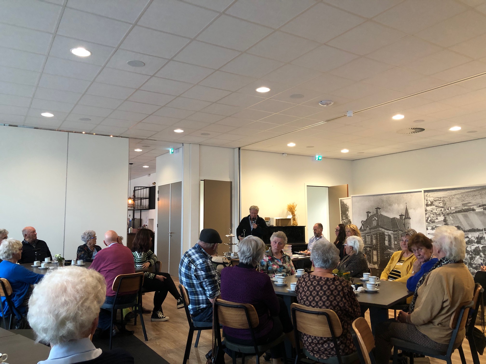 Foto: Drukbezochte seniorenmiddag in Oosterwolde