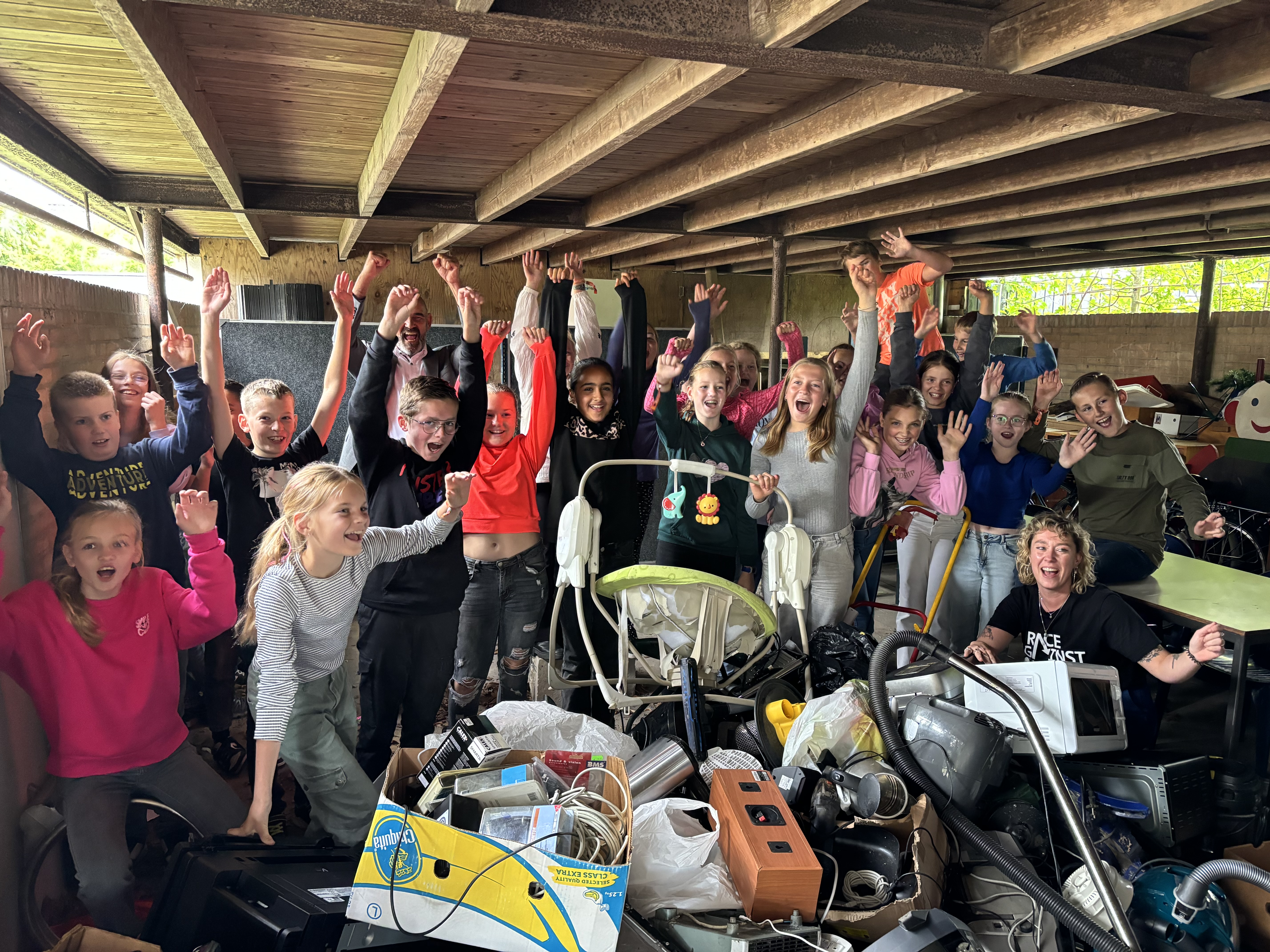 Foto: Noord-Veluwse scholen strijden tegen elektronisch afval!