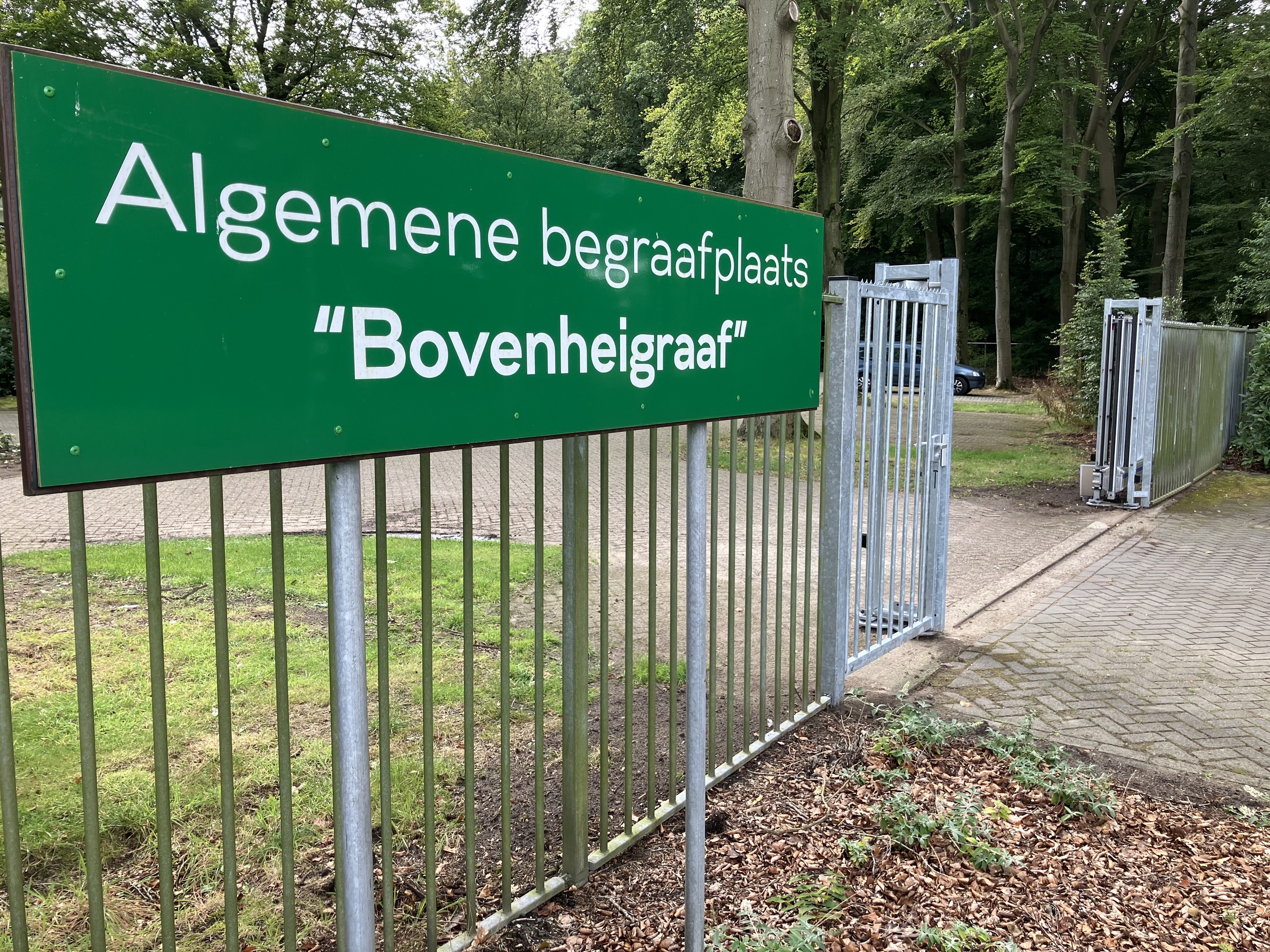 Foto: Nieuwe toegangspoorten voor begraafplaatsen Wezep en Oldebroek