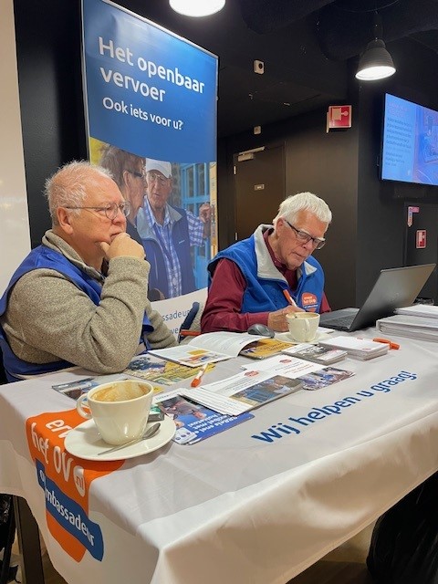 Foto: Reizen met de bus of trein?