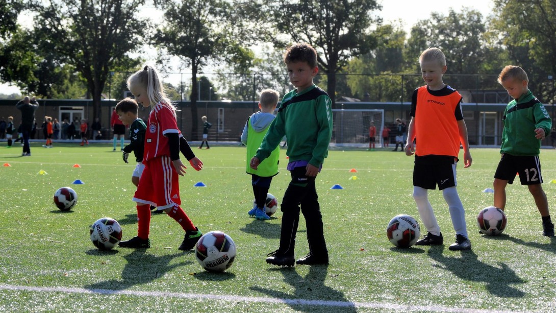 Foto: Voetbalschool S.V. ’t Harde weer begonnen  