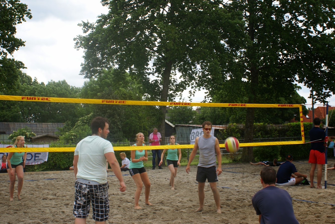 Foto: Gesprek met Mariska Huenestein over het VZK Beachvolleybaltoernooi 