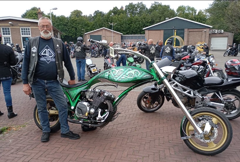 Foto: Foto's en video: Chopper Club Nederland doet Elburg aan