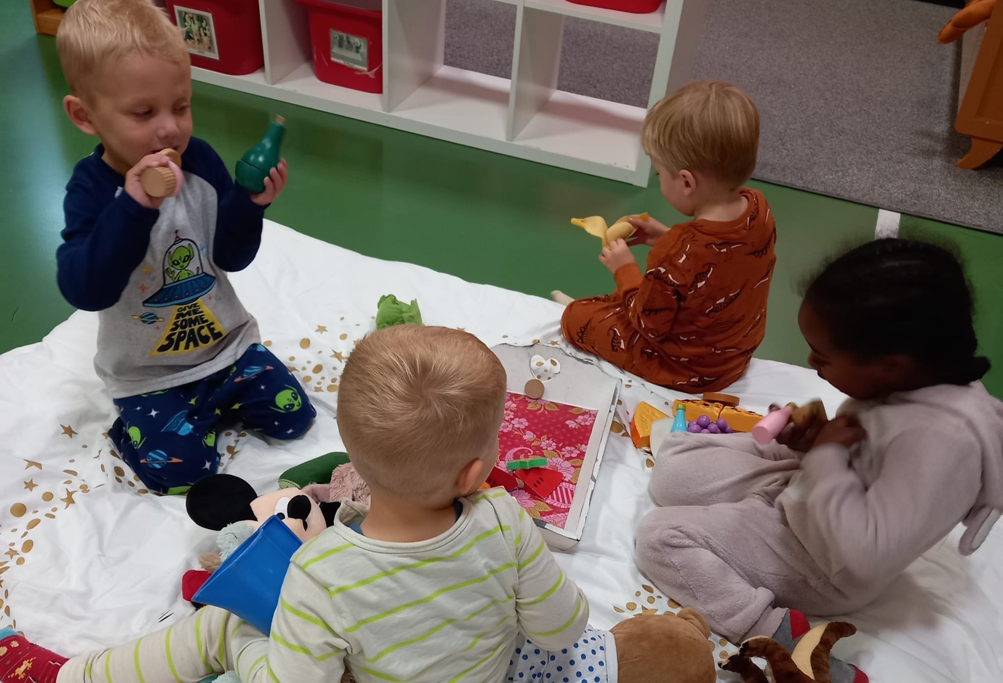 Foto: Peuters in pyjama naar de Wereldkinderen