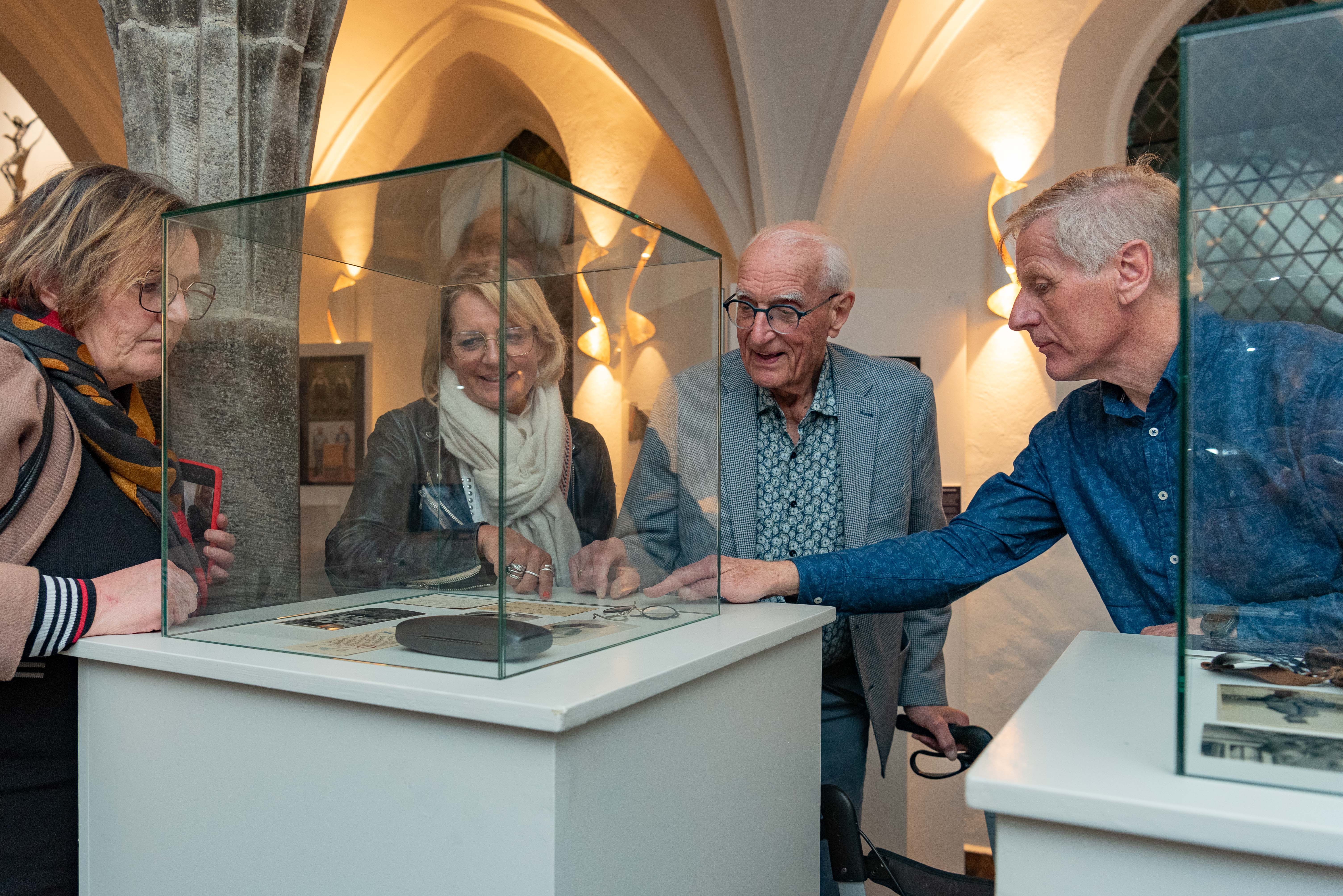 Foto: Opening tentoonstelling 40-45 met voorwerpen uit WOII