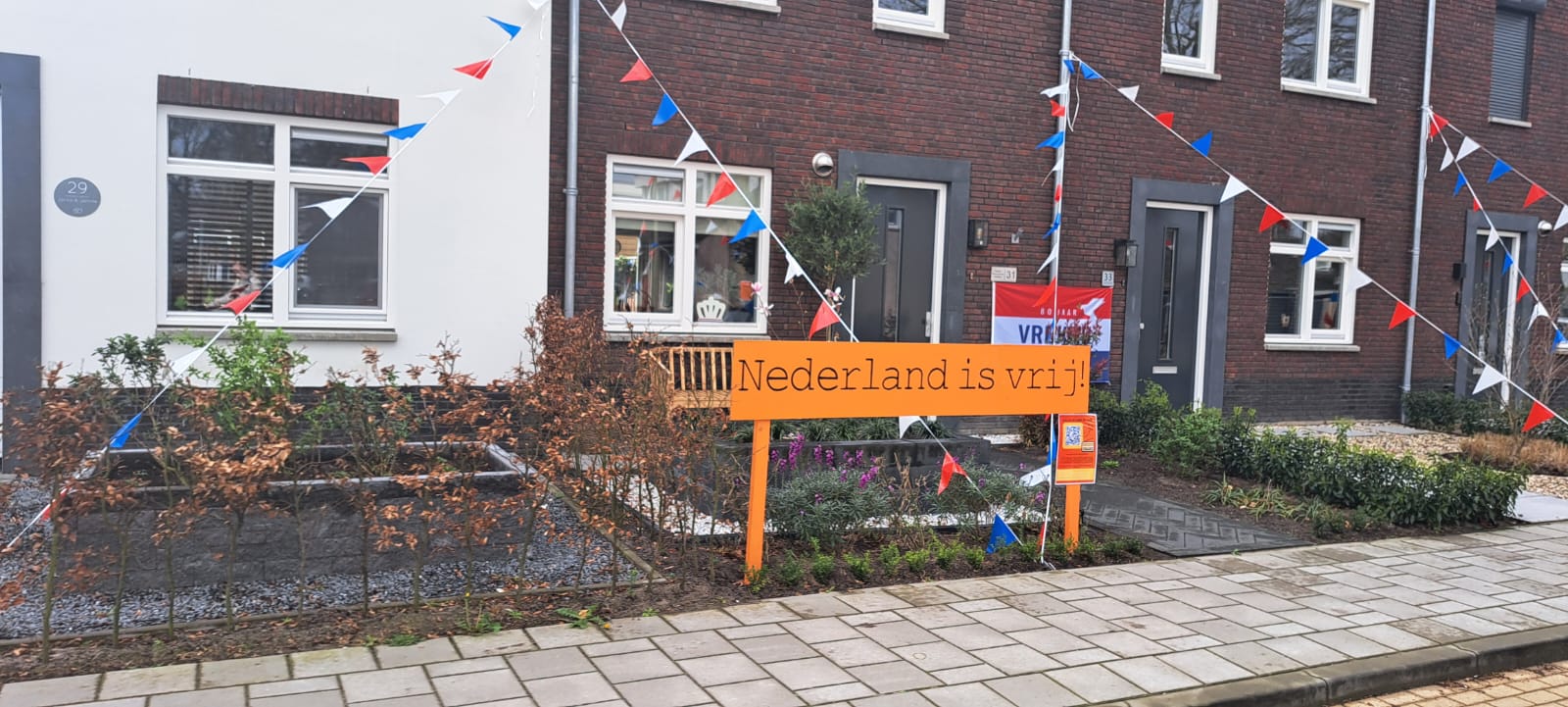 Foto: Oosterwolde viert 80 jaar bevrijding met  versierde straten