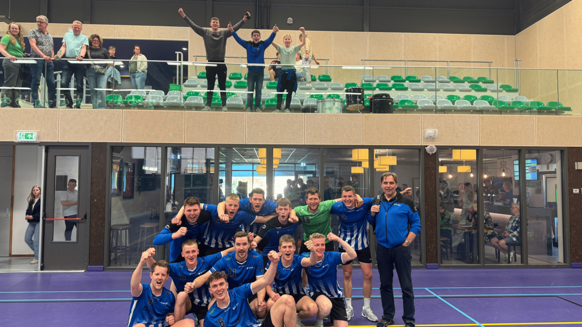 Foto: Blauw Wit levert historische prestatie met promotie naar 1e divisie