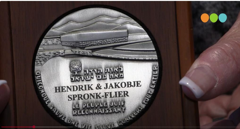 Foto: VIDEO: Yad Vashem-onderscheiding voor familie Spronk-Flier naar Museum Sjoel Elburg