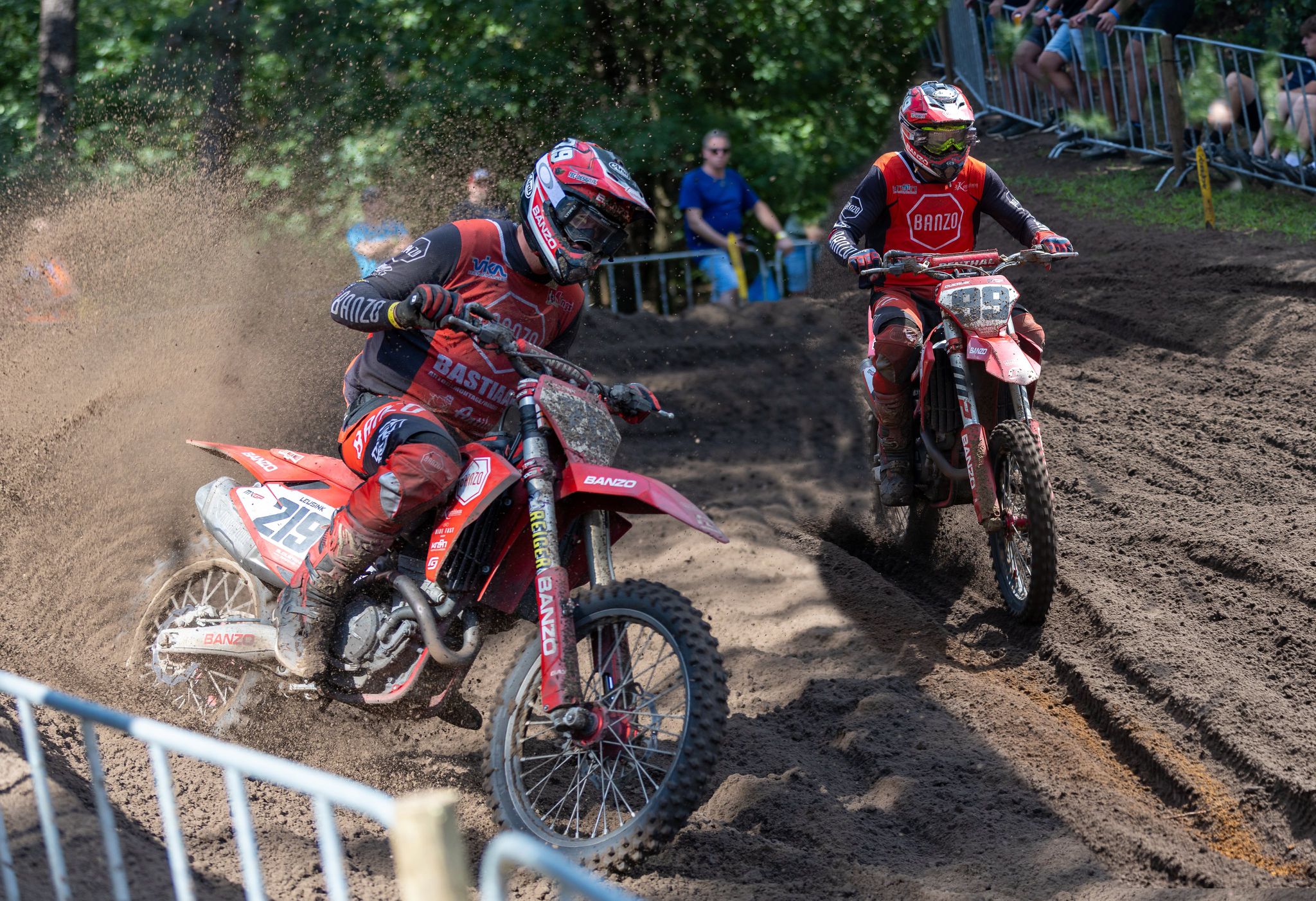 Foto: Leusink en Duerink halen beiden de finish op de Keiheuvel in Balen