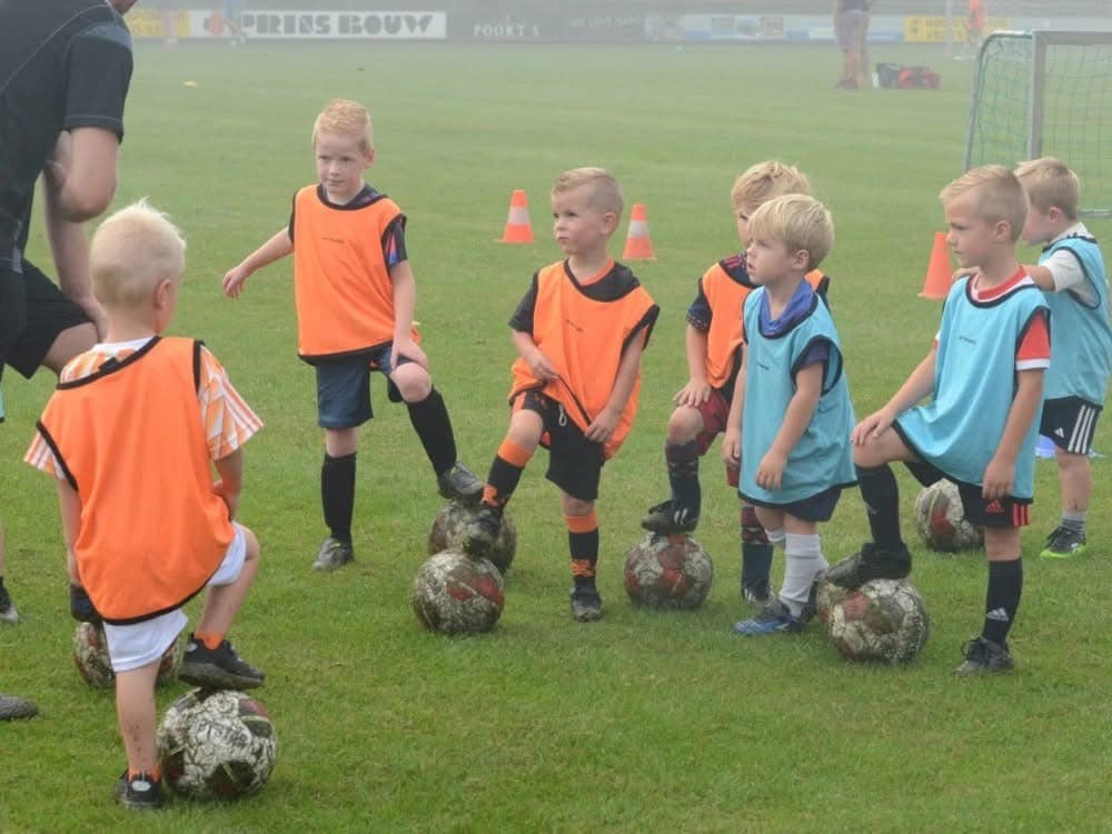 Foto: Voetbalschool De Kanariepietjes gaat weer beginnen