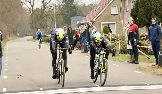 Foto: Axel van der Tuuk en Tijn van Cauli winnen tweede wedstrijd op 't Loo, Arenda van Middendorp snelste vrouw