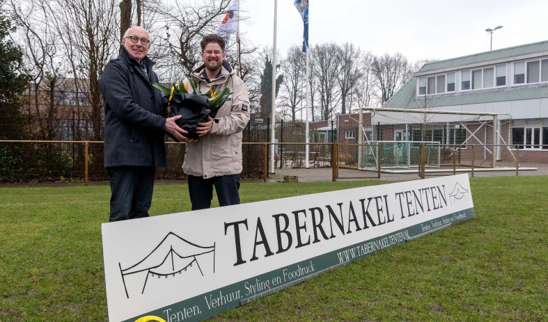 Foto: Tabernakel tenten Elburg nieuwe reclamebordsponsor VSCO’61