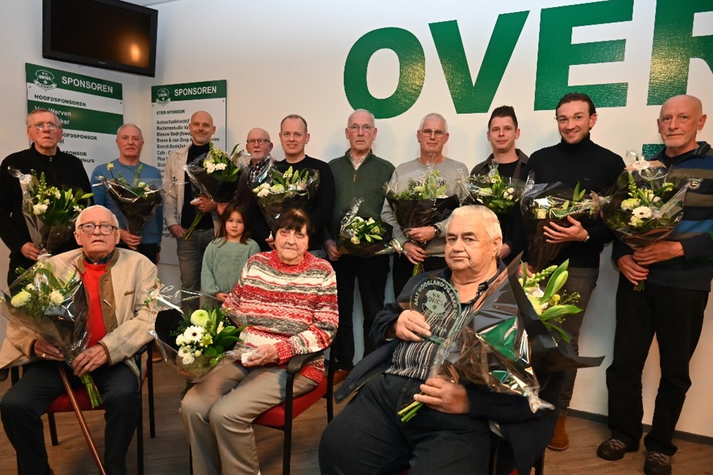 Foto: OWIOS huldigt trouwe leden tijdens nieuwjaarsreceptie