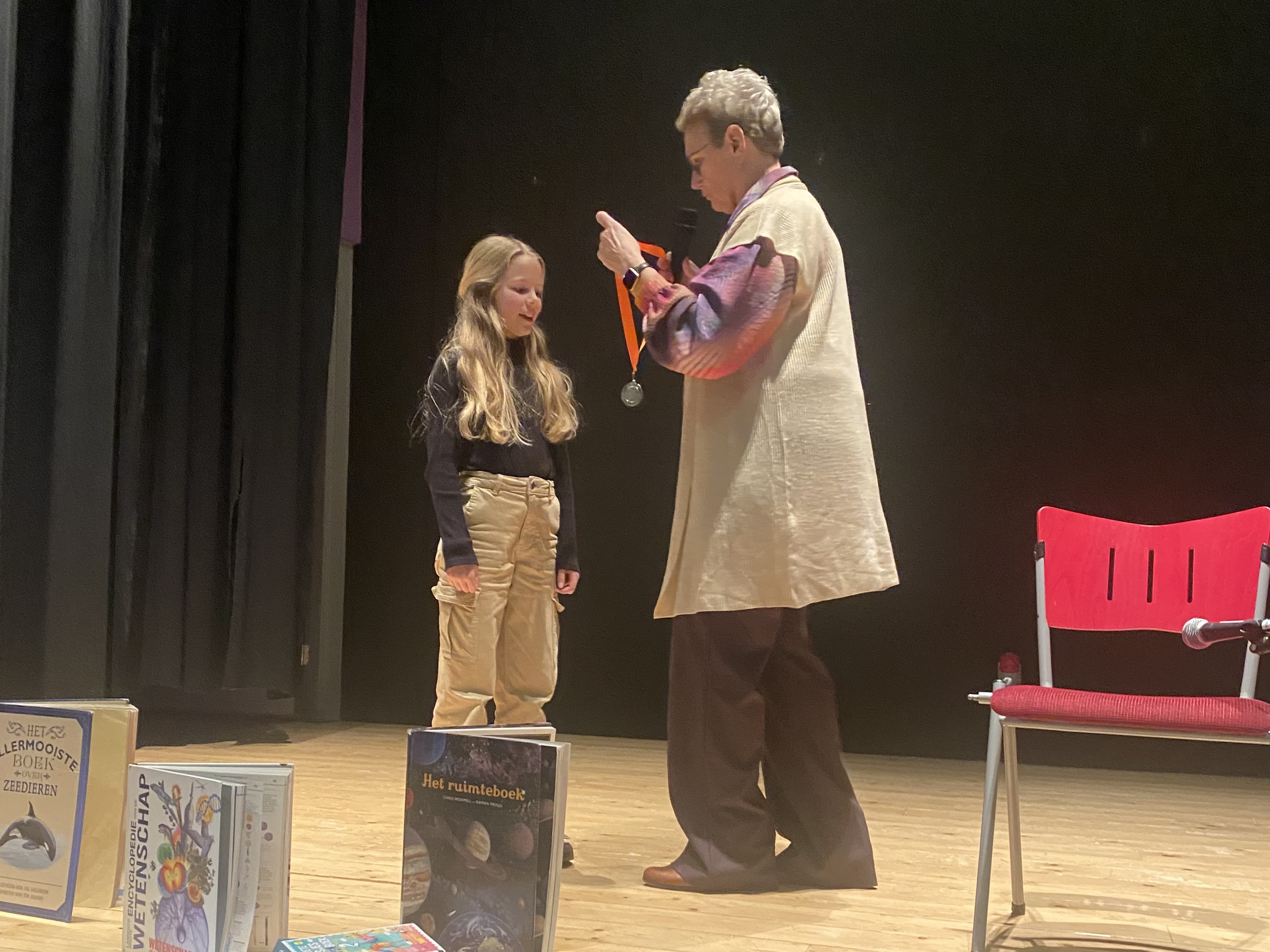 Foto: Norah Pap voorleeskampioen gemeente Oldebroek