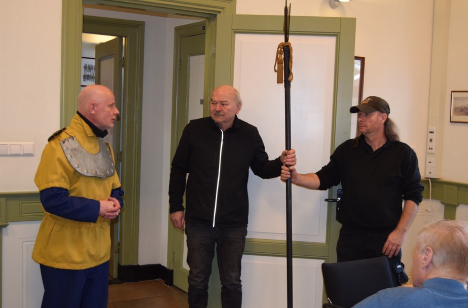 Foto: Nieuwe hellebaarden voor de Elburgse Hellebaardiers