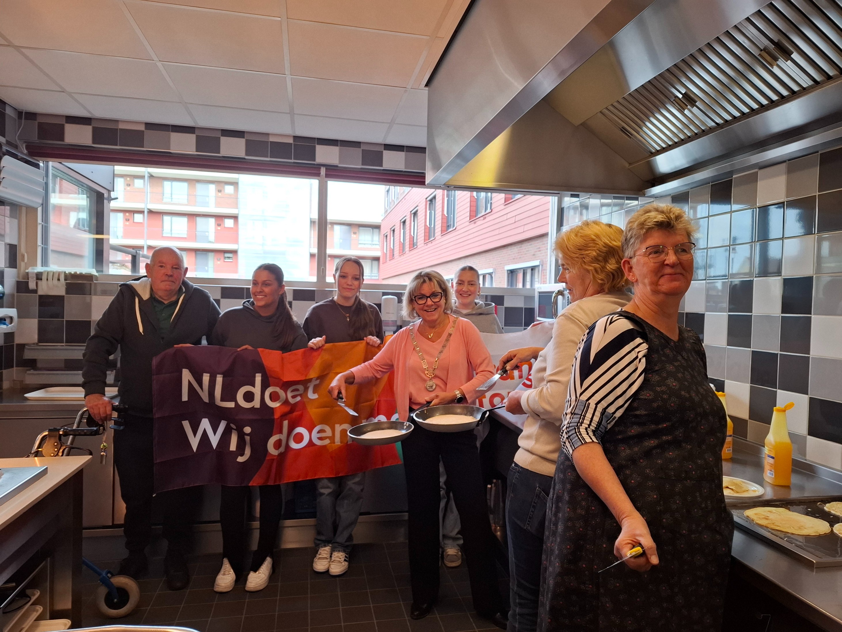 Foto: College Oldebroek zet zich in tijdens NLdoet