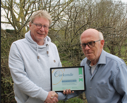 Foto: CDA Elburg benoemt Ben van Eerde tot erelid.