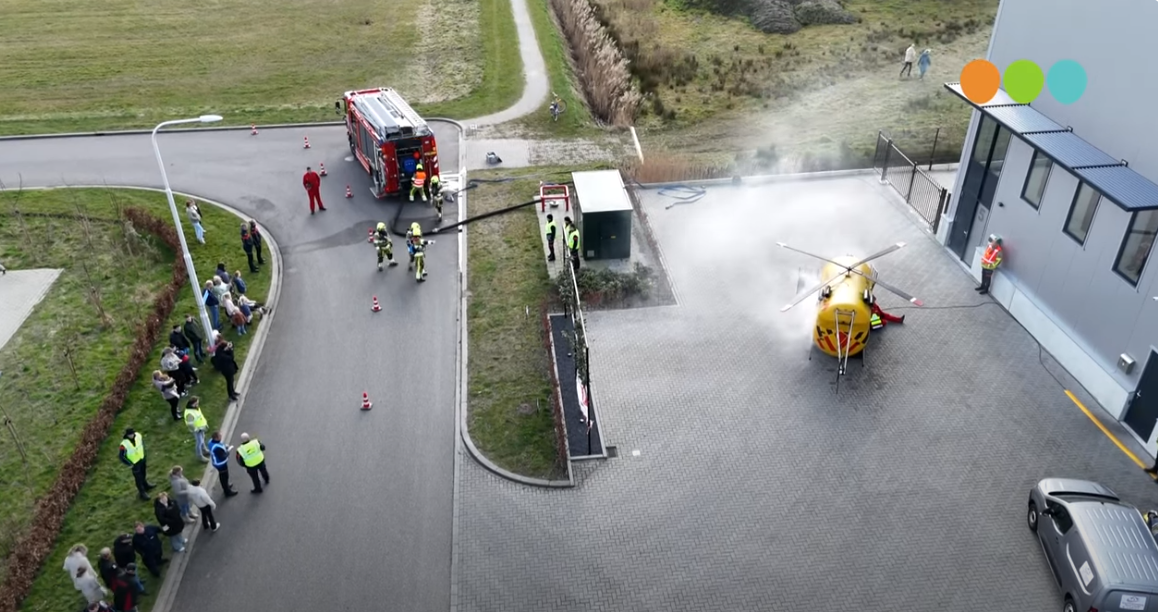 Foto: VIDEO: Brandweerkorpsen laten de kunst van blussen en redden zien