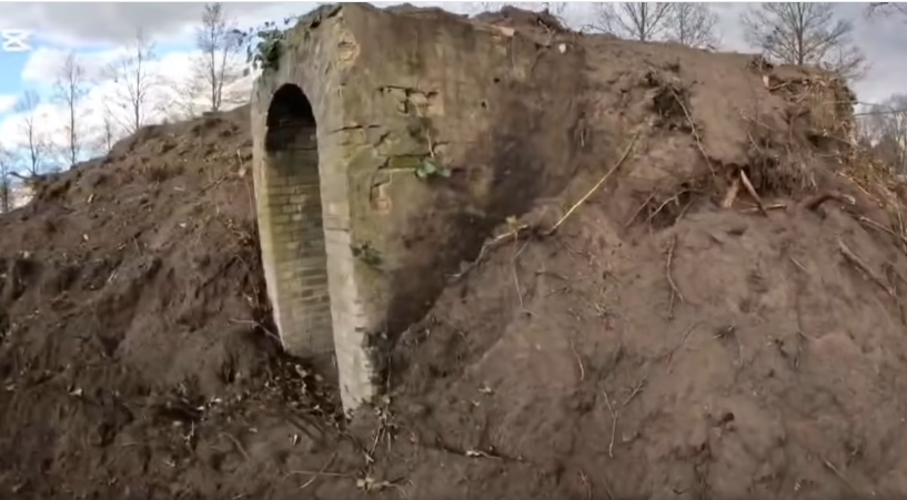 Foto: VIDEO: Bunker bij Parc de Zwijger in Wezep wordt gesloopt: Nieuwe appartementen in aantocht