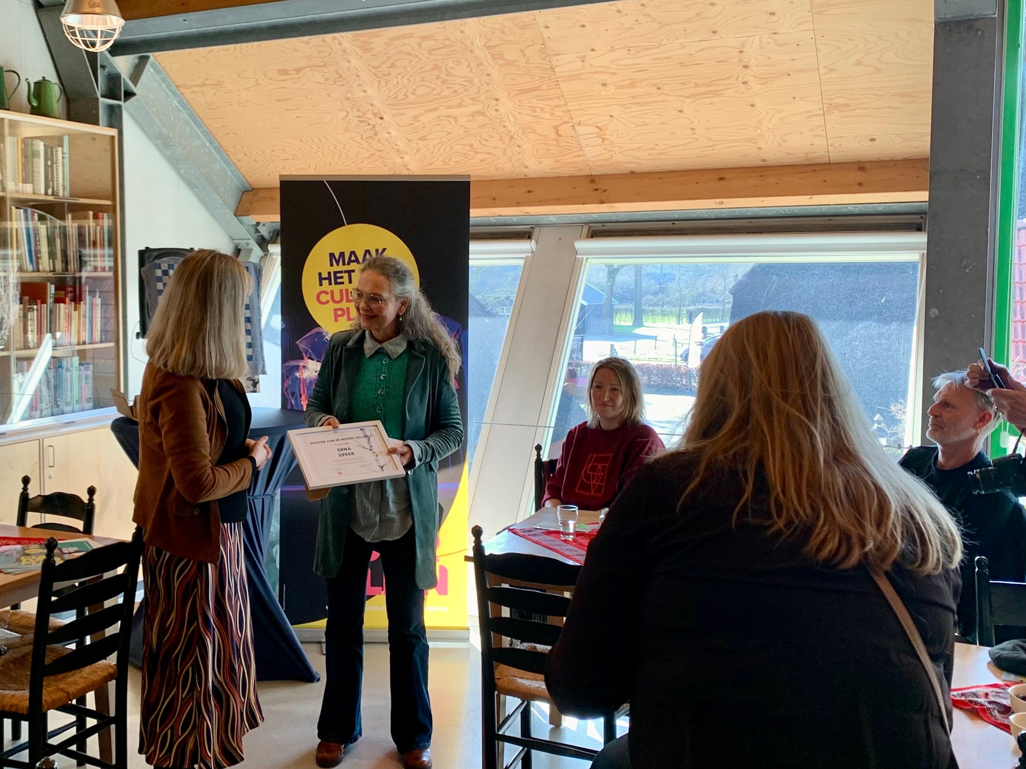 Foto: Erna Speek verkozen tot Dichter van de Noord-Veluwe