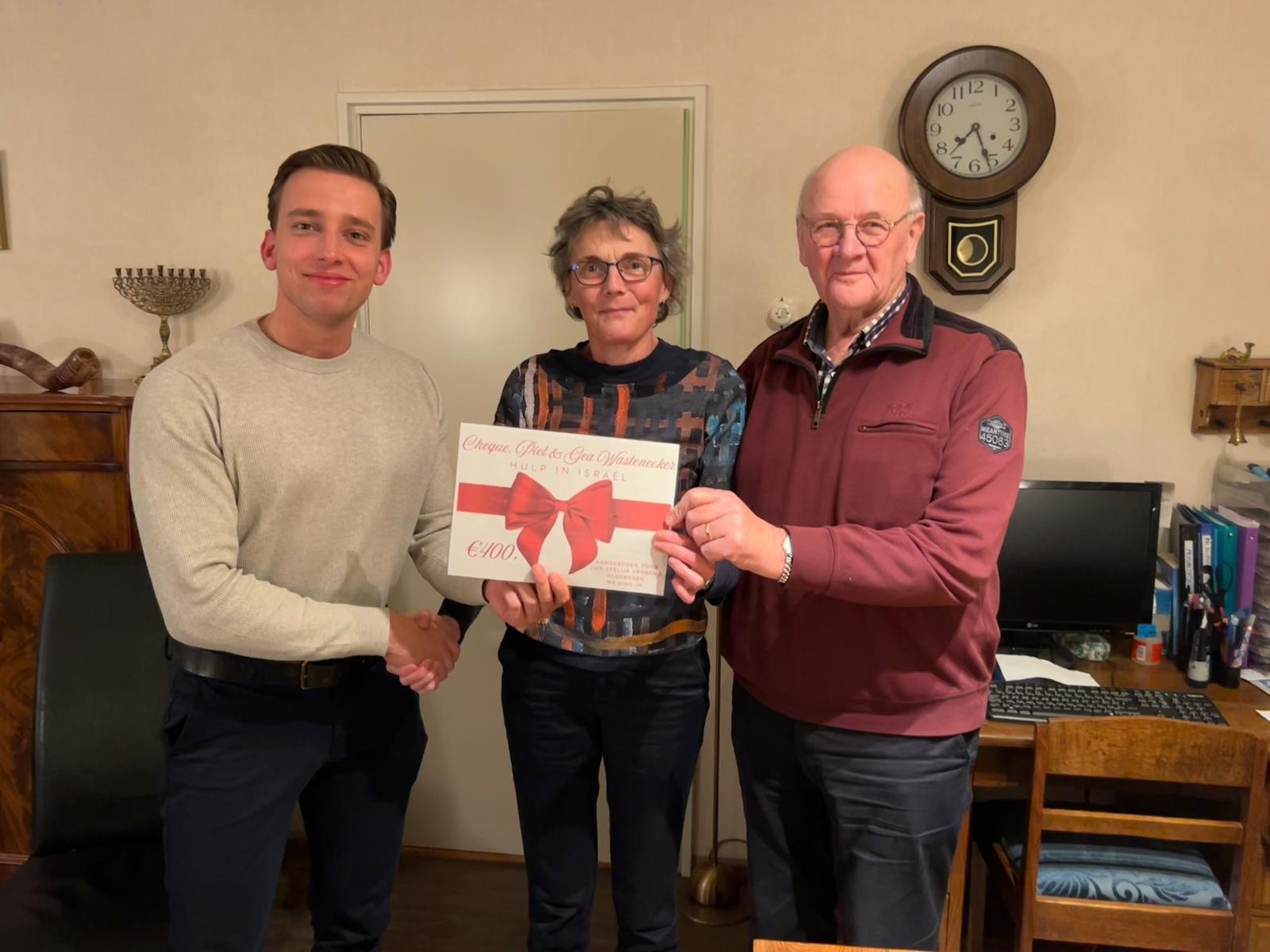 Foto: Donatie voor Stichting Imara en Piet en Gea Wastenecker