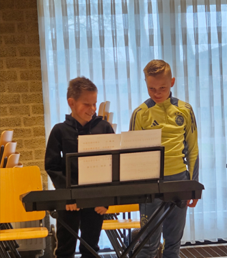 Foto: Keyboard spelen op De Schaapskooi