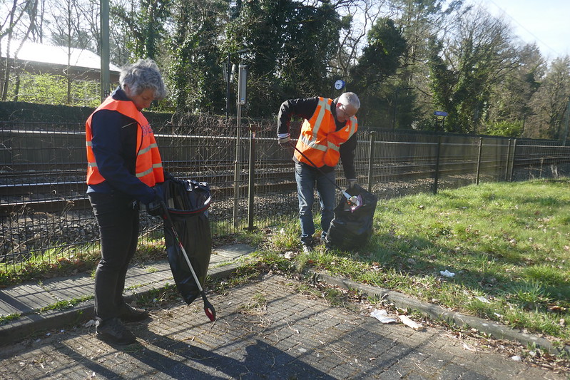 Foto: Stationsgebied Wezep en een aantal straten opgeruimd