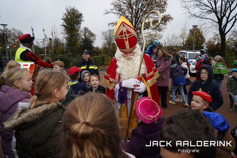 Foto: VIDEO's/ FOTO'S: Sinterklaasintochten in Wezep, Oosterwolde en Hattemerbroek