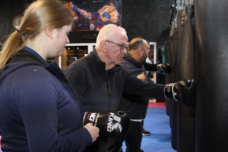 Foto: VIDEO: Parkinson boksen van start gegaan bij Kickboks Wezep