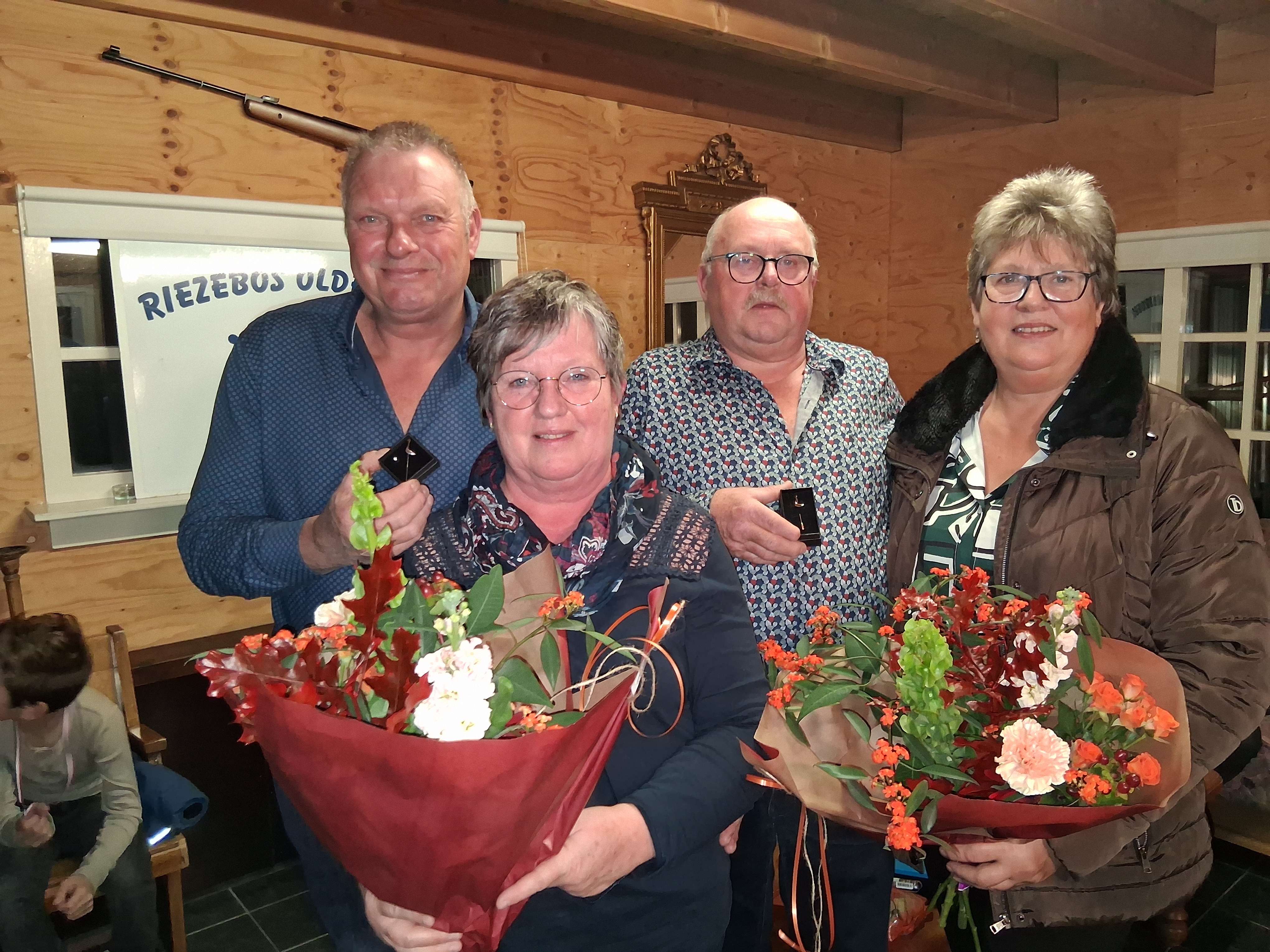 Foto: VIDEO: Verrassing voor secretaris en bestuurslid van Hengelsportvereniging OKO