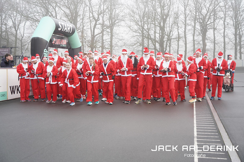 Foto: 120 Deelnemers rennen de Santa Run van Bootcamp Oldebroek