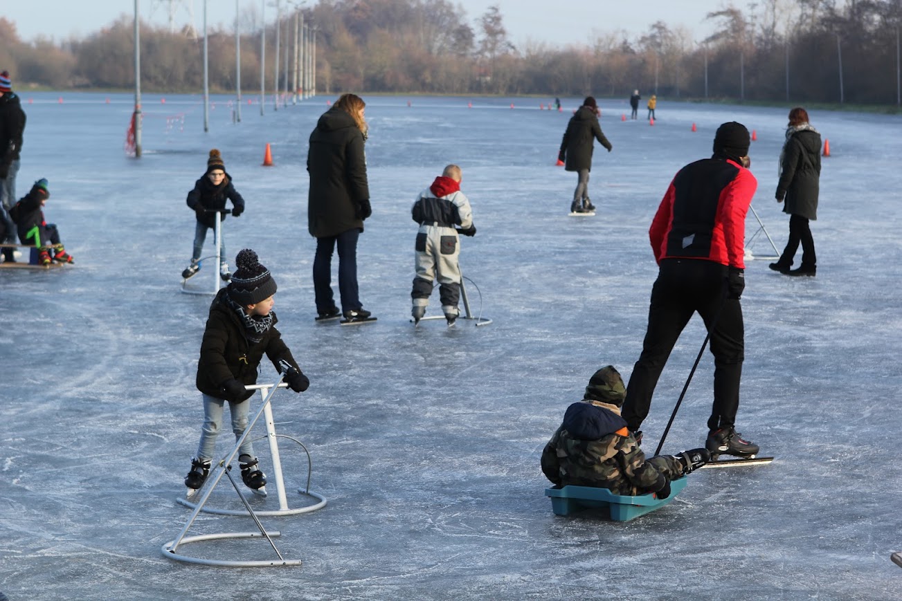 Foto: IJsbaan Wezep-Hattemerbroek geopend voor leden tot 12 jaar