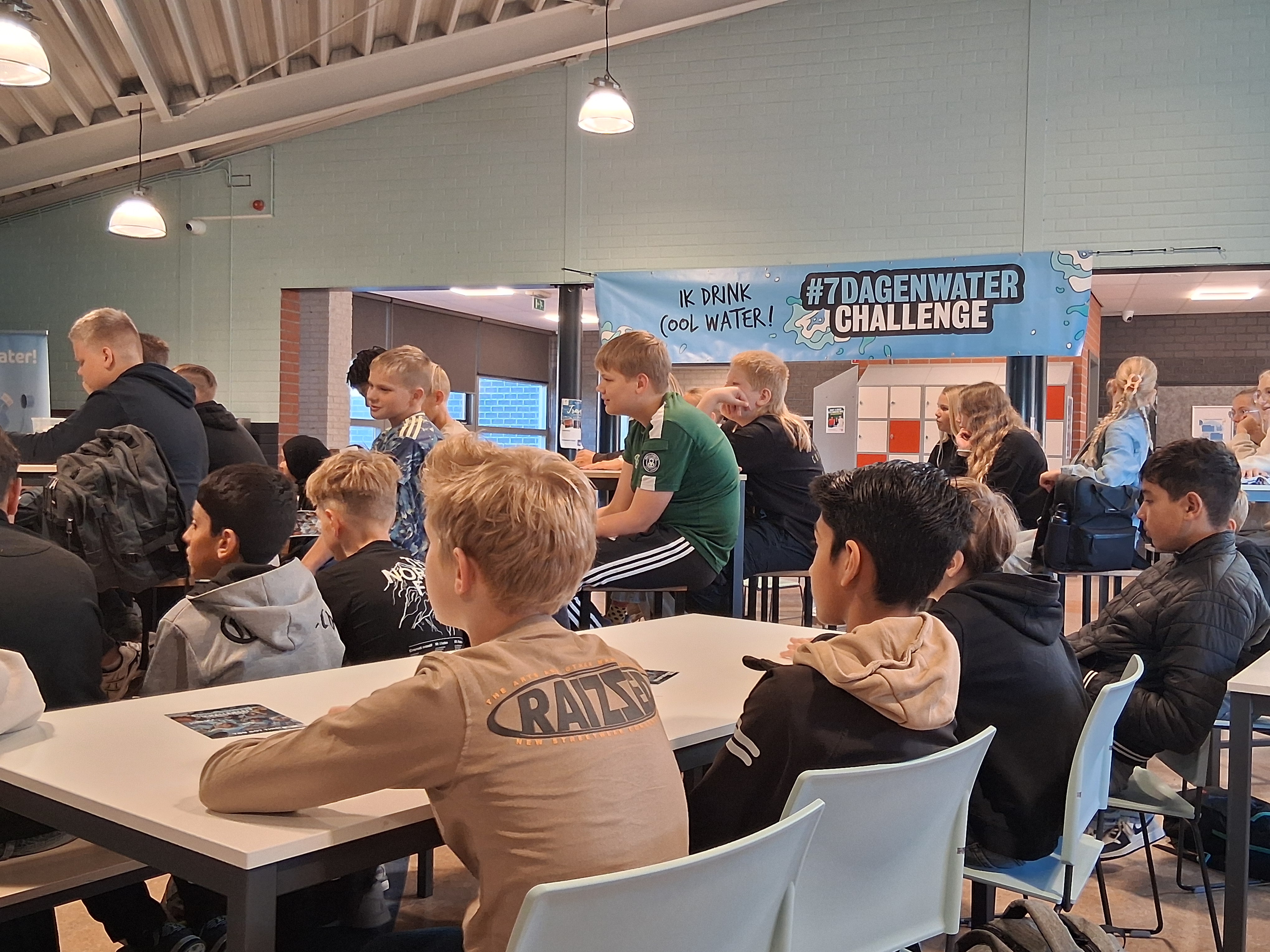 Foto: VIDEO: Start 7dagenwaterchallenge op Agnieten College Wezep