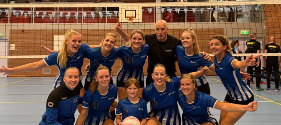 Foto: Blauw Wit Dames 1 nog steeds foutloos tegen Langhenkel