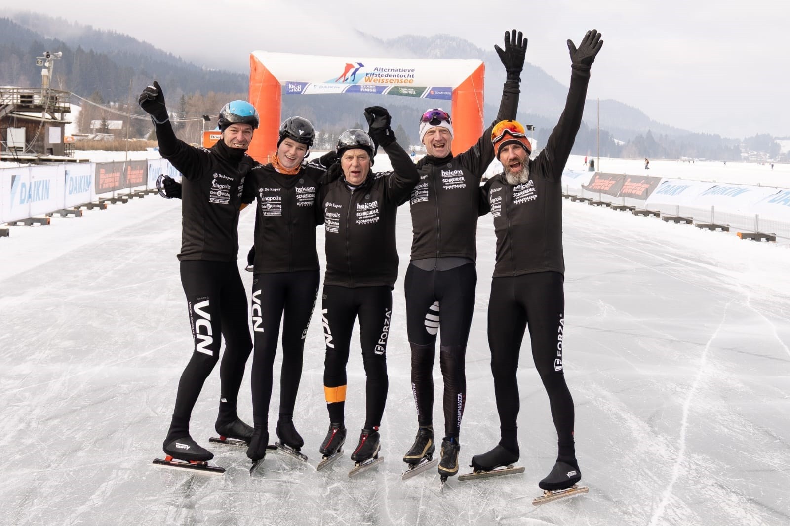 Foto: Martinus en Mari-Jèn  schaatsen €7235,-  bij elkaar voor  Stichting ALS Nederland