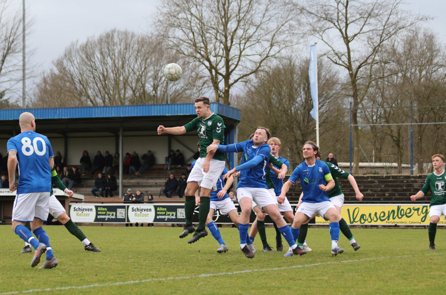 Foto: S.V. ’t Harde verliest kansloos van S.V. Epe