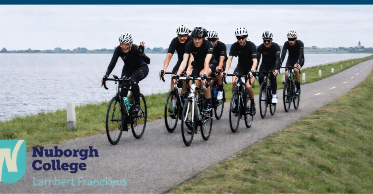 Foto: “Trappen voor de redders: Nuborgh College Lambert Franckens haalt geld op rond de Zuiderzee voor KNRM Elburg”