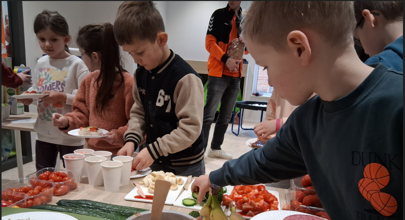 Foto: VIDEO: Start Lekker Lunchen Weken op bassischool De Rank in Wezep