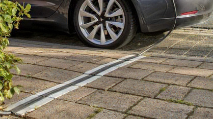 Foto: Raad Oldebroek steunt onderzoek naar kabelgoottegels voor elektrisch laden
