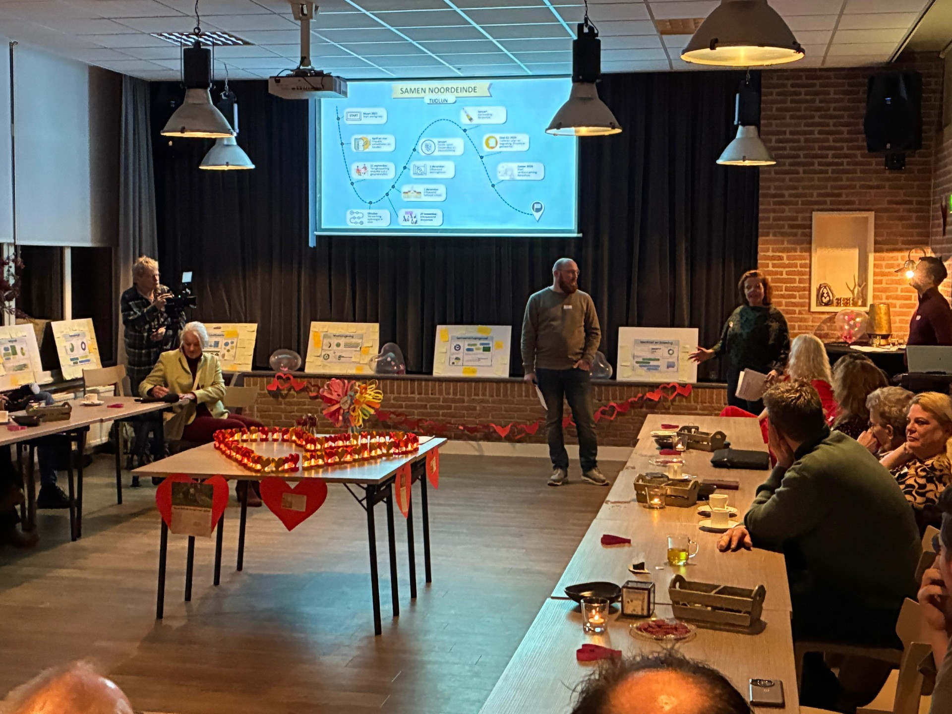 Foto: VIDEO: Dorpsvisie Noordeinde en Kerkdorp officieel aangeboden aan de  gemeenteraad van Oldebroek