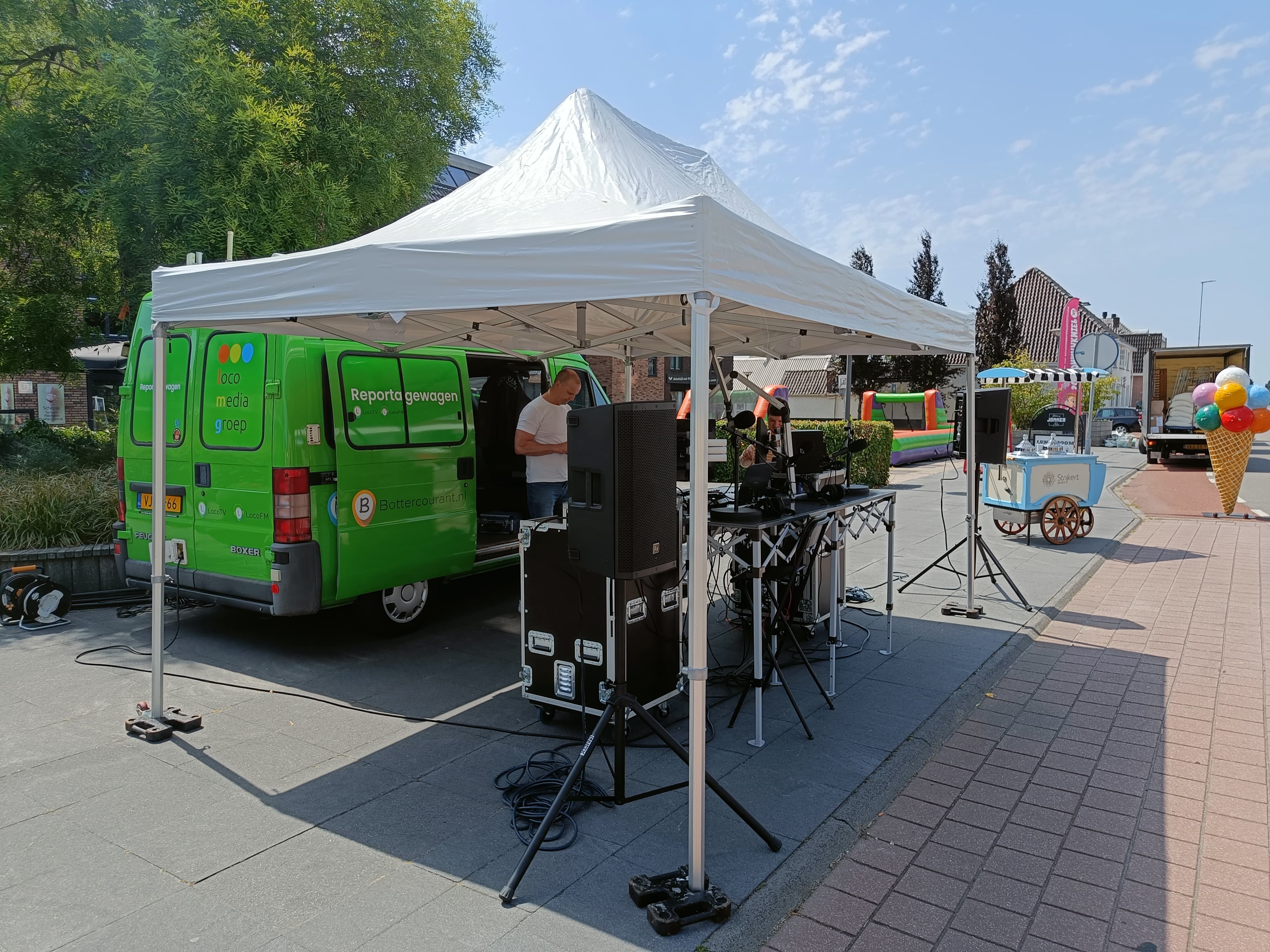 Foto: LocoFM live vanaf Broekermarkt